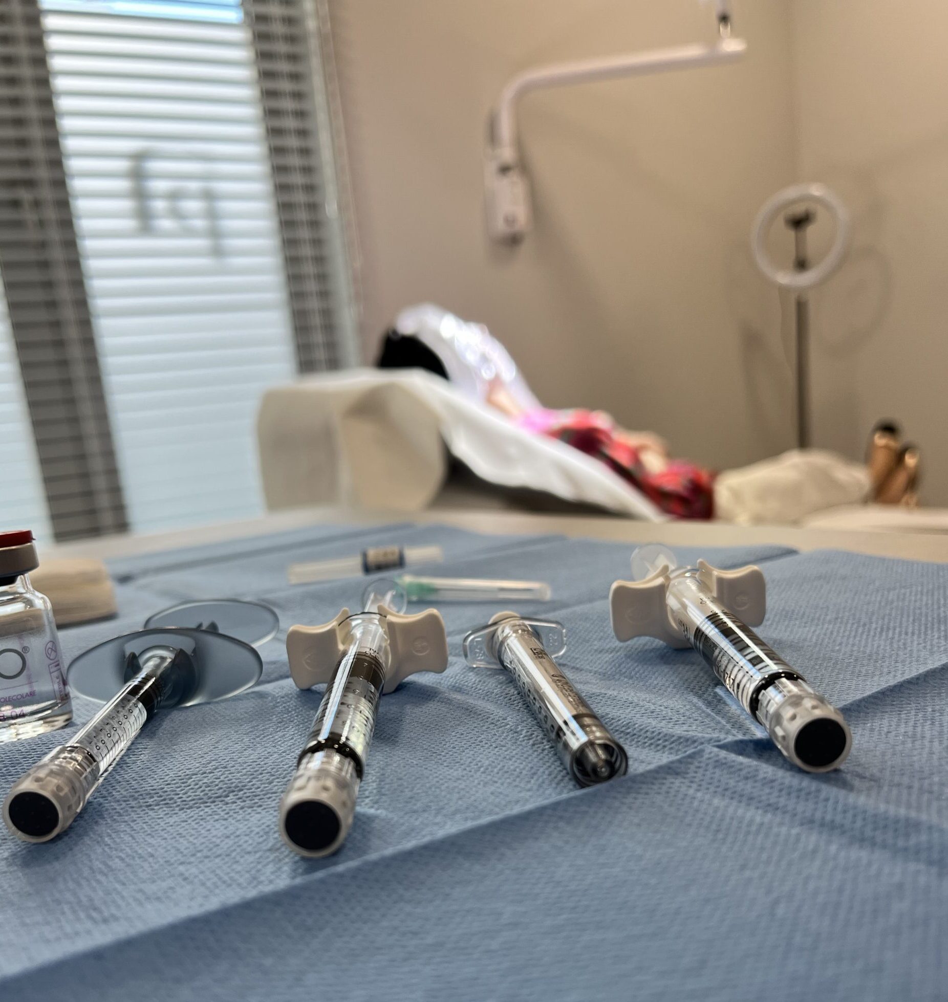 pacjent przygotowany do zabiegu regeneracji. Gabinet medycyny estetycznej dr Nasiłowska-Paciorek